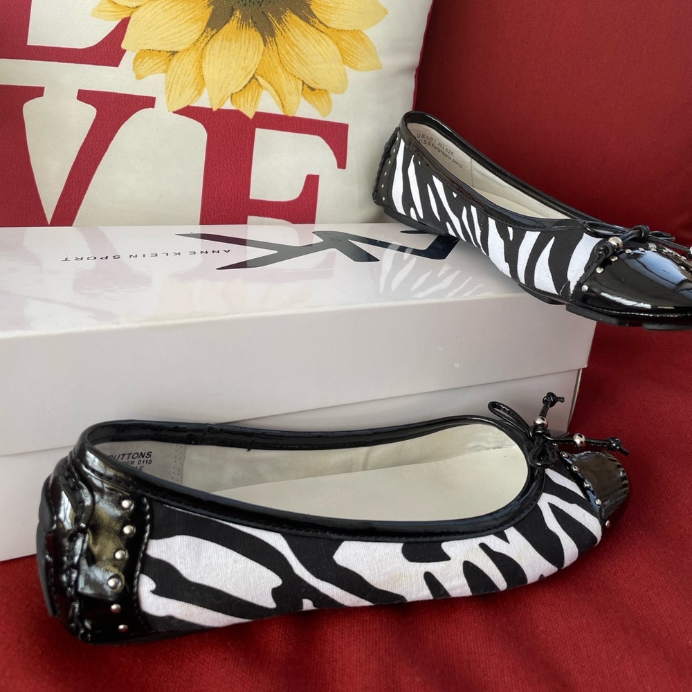 Anne Klein Sport Zebra Flats size 7.5 M
